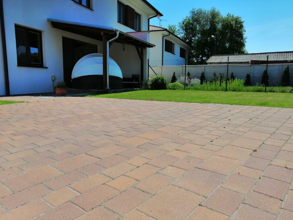 Apartment J&D Dunajska Streda Bagian luar foto