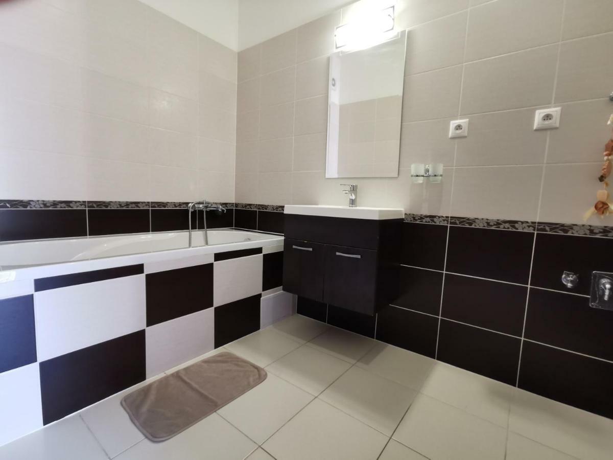 Apartment J&D Dunajska Streda Bagian luar foto