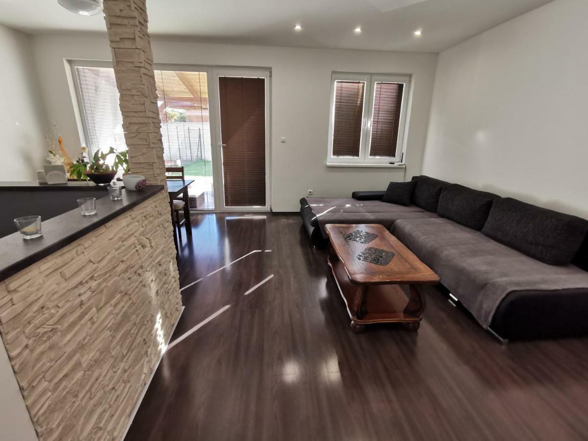 Apartment J&D Dunajska Streda Bagian luar foto